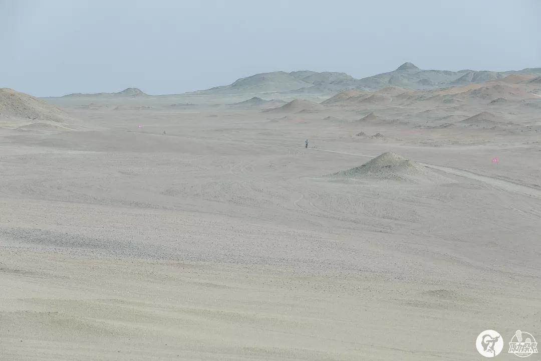 戈壁遠行.jpg